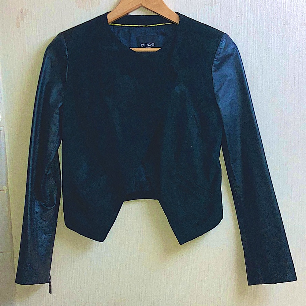 🖤💀Selling my  suede/leather jacketit’s chic & most importantly it’s has such